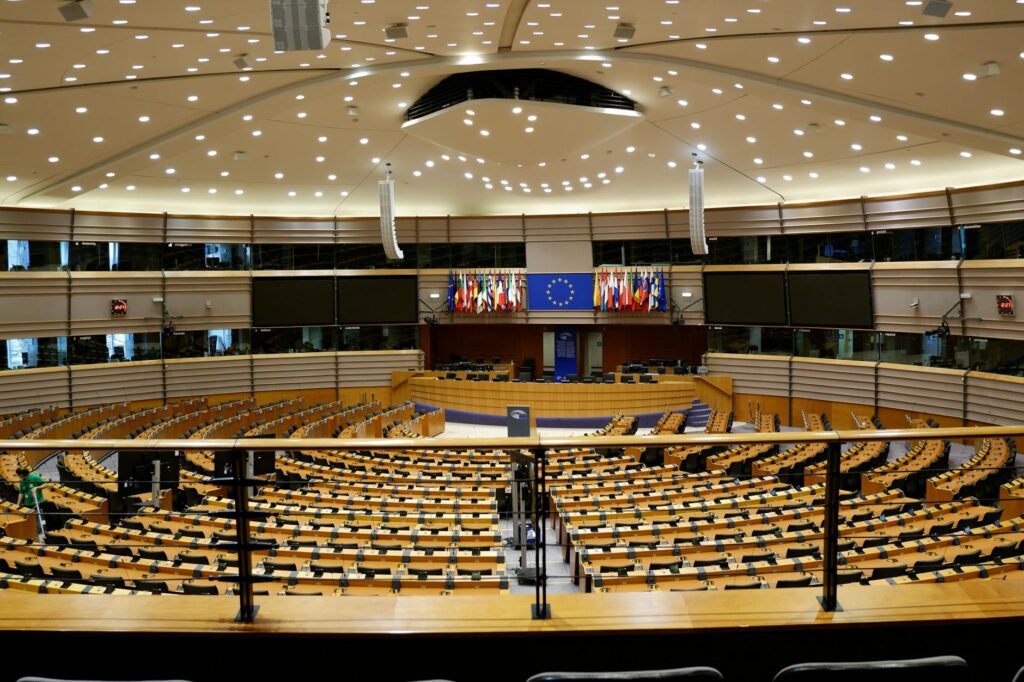 Branch vs Freedom of Services: when each is the right EU passporting model