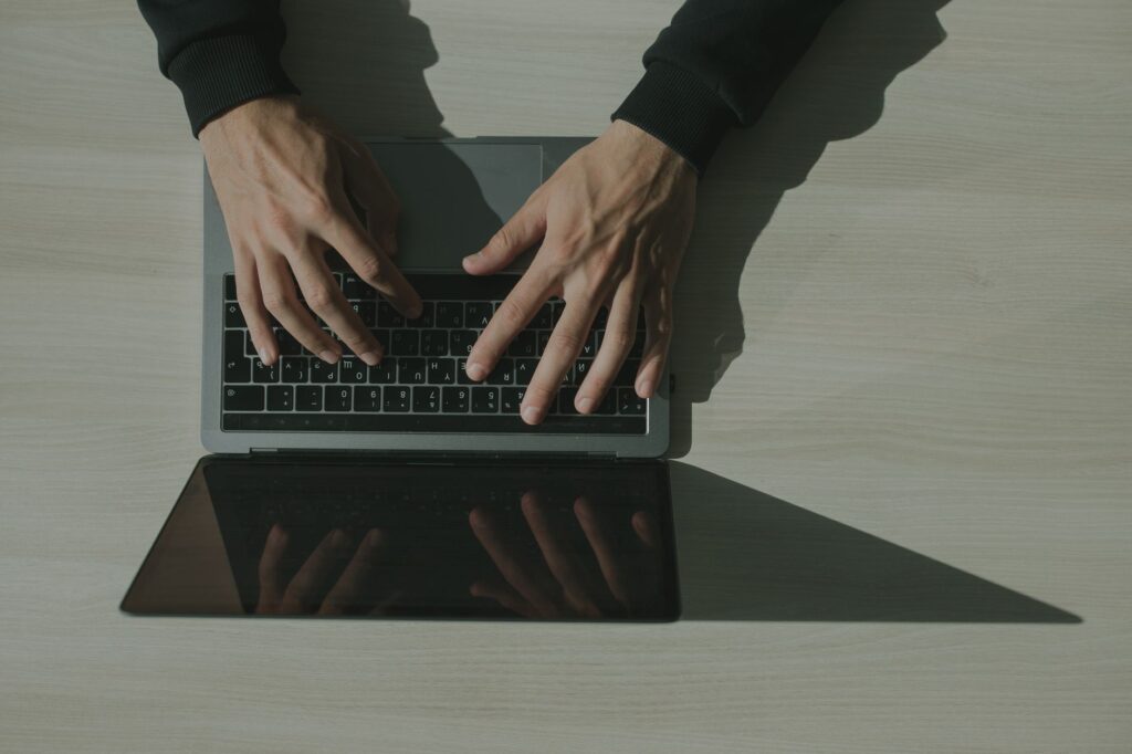 How to file a suspicious transaction report (SOS) with the UIF in Italy